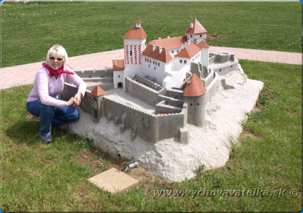 velkos miniatry hradu vidno najlepie, ke pri om je nejak osoba - naprklad ja :